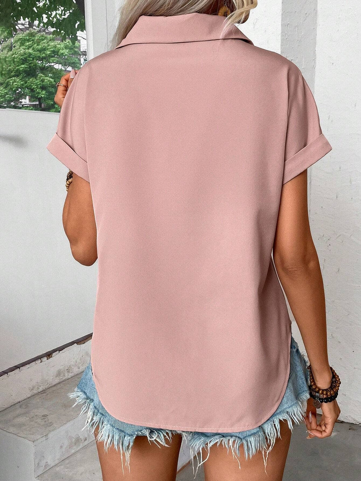 Plain color button-down pleated shoulder shirt